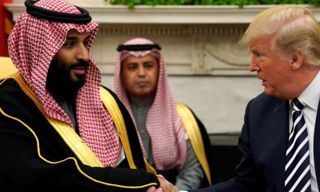 نيويورك تايمز تكشف أسباب تشبث ترامب بولي العهد السعودي