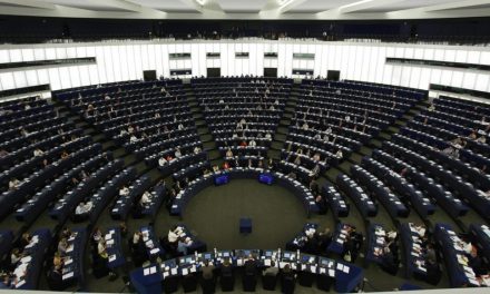البرلمان الأوروبي يجدد الدعوة لحظر تصدير الأسلحة إلى السعودية