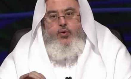 المحكمة العليا السعودية تنقض قرار الإفراج عن الشيخ “المنجد” وتعيد محاكمته