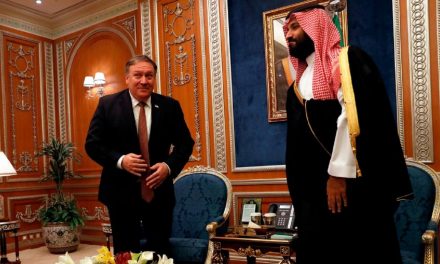 باحث سعودي: “بومبيو” بالسعودية لحمايتها من تداعيات مقتل خاشقجي