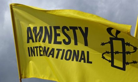 “العفو الدولية”: 100 ألف وقعوا على العريضة الداعية لرفع منع السفر بحق النشطاء بالسعودية