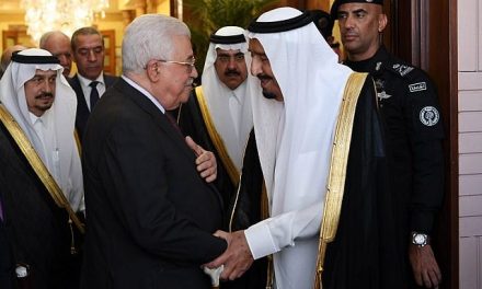 تهديدات سعودية بوقف المساعدات للسلطة الفلسطينية إذا رفضت “صفقة القرن”