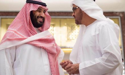 ناشط يكشف كيف دست الإمارات مقربين لها بمكتب “ابن سلمان”