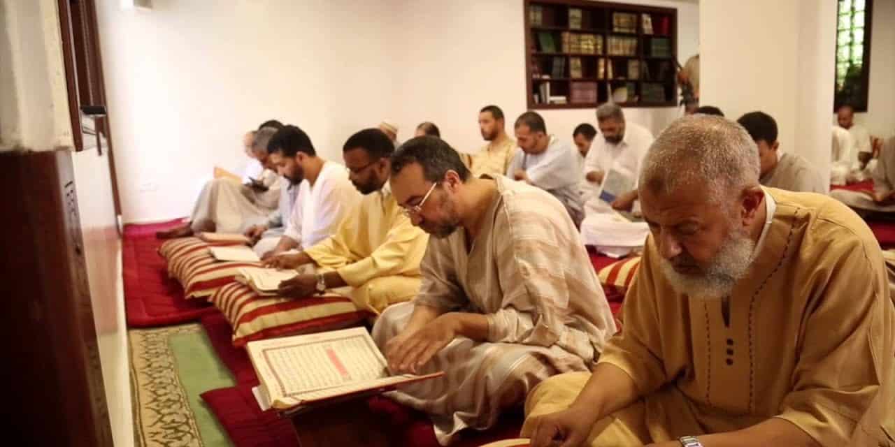 رمضان في عهد بن سلمان.. الاعتكاف والصلاة بموافقة “أمنية”