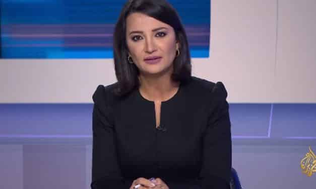 ذباب “القحطاني” يشعل معركة بين مذيعة بالجزيرة ومغرد سعودي