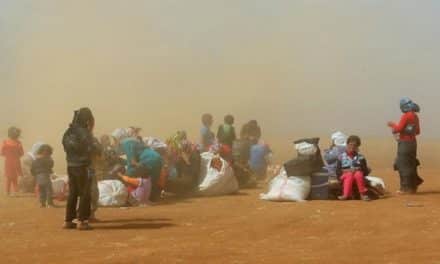 انتقادات دولية لترحيل السعودية 90 أسرة سورية لمنطقة صحراوية
