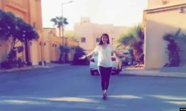 غضب بتويتر بعد تجول فتاة “غير محتشمة” بشوارع الرياض