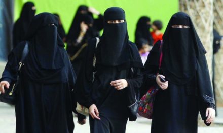 سعوديات يشعلن “تويتر” بالدعوة لإسقاط نظام القبيلة عقب إسقاط “الولاية”