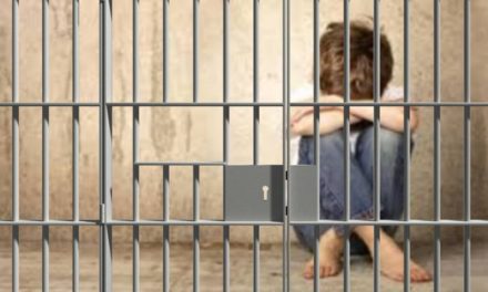 مصادر حقوقية تؤكد اعتقال طفل في العاشرة من عمره بسجن ذهبان!