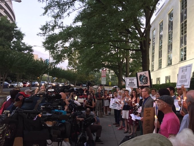 وقفة للصحفيين أمام السفارة السعودية بواشنطن في ذكرى مقتل “خاشقجي”
