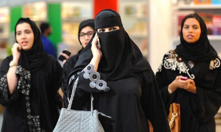 سعودية تكشف عن انتهاكات السلطات لإجبارها على الطلاق من زوجها