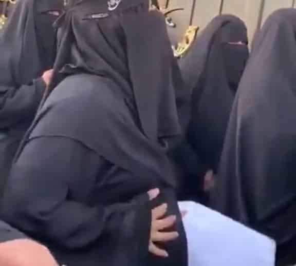 القبض على سيدة حامل بعد مطالبتها بحقوقها بمحافظة “القريات”