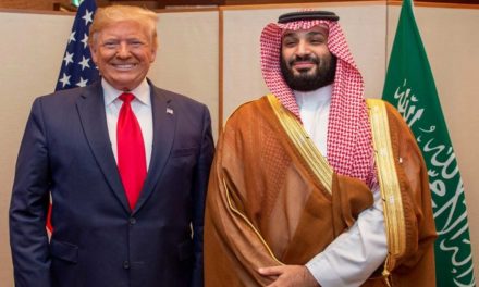ذا ويك: ماذا وراء العلاقة المريبة بين ترامب والسعودية؟