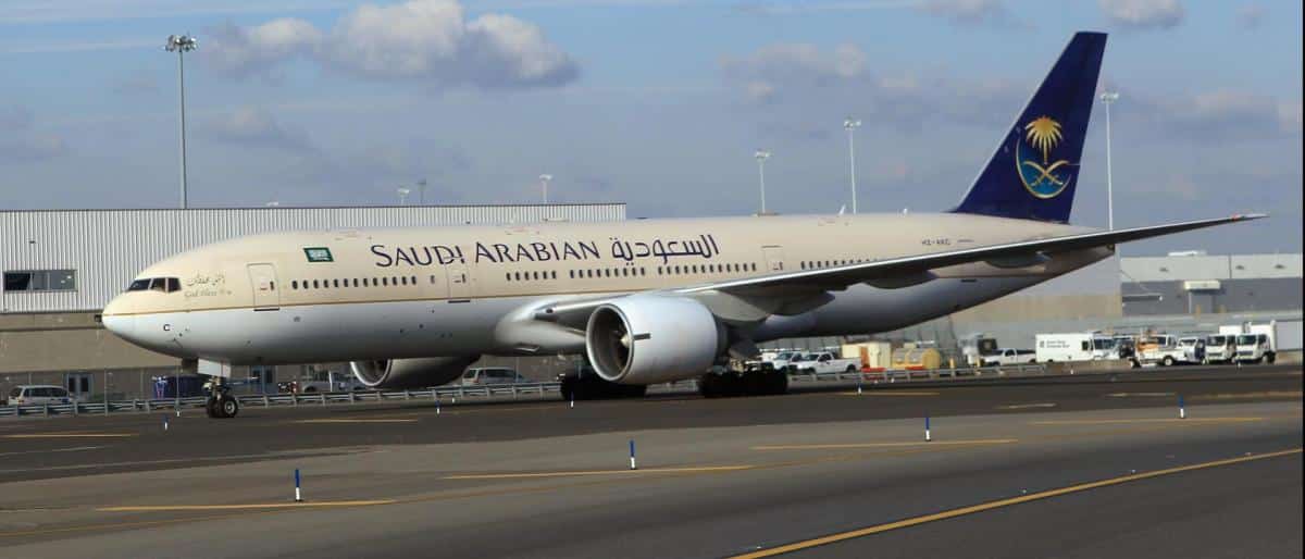 “الخطوط السعودية” تعيد عائلة سودانية رفضت تفتيشها على بوابة الطائرة