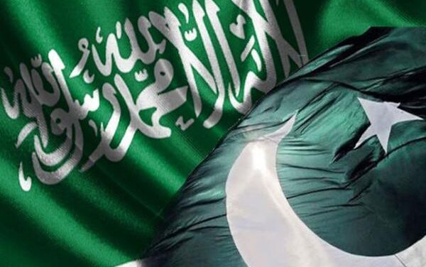 تقارير باكستانية: زيارة بن سلمان الحاسمة لإسلام آباد رهينة تحرك عمران خان