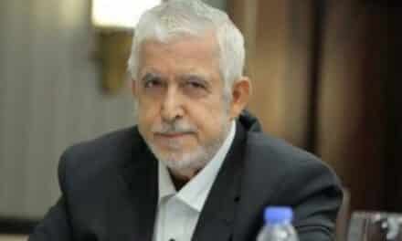 محامي “الخضيري” يطالب بالإفراج عنه لتدهور حالته الصحية