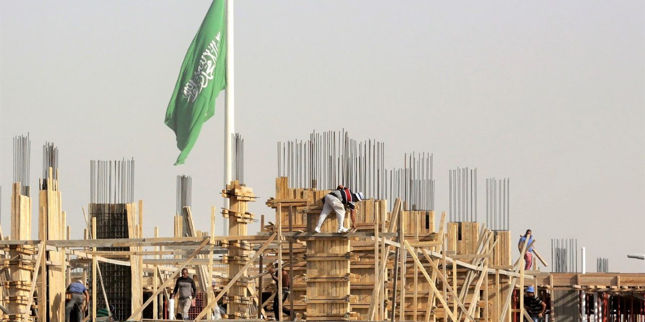تقرير حقوقي صادم: حالة وفاة يوميا في صفوف عمال آسيويين في السعودية