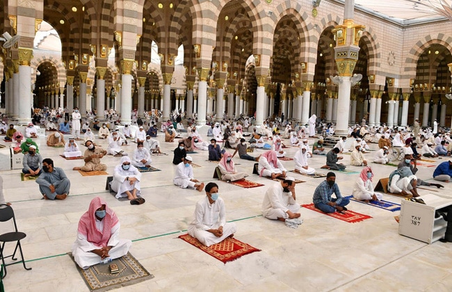 قرار مثير للجدل.. السلطات السعودية تحظر تصوير وبث الصلوات وجمع التبرعات في رمضان