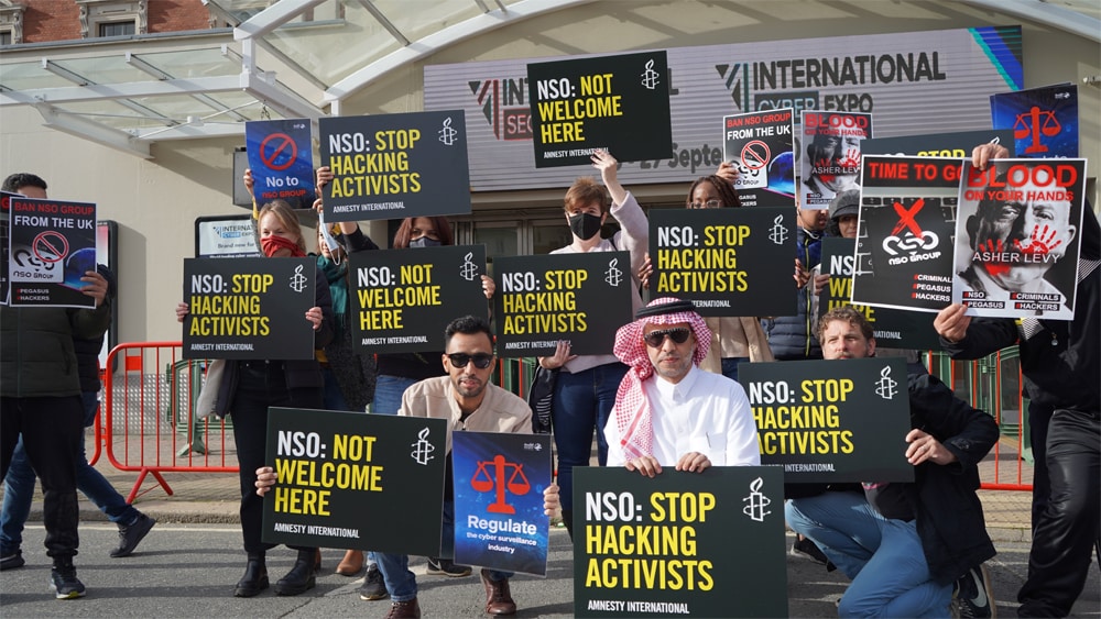 احتجاجات أمام معرض “إكسبو” بلندن رفضًا لمشاركة شركة NSO الصهيونية