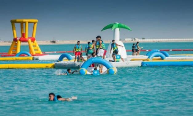 شواطئ جدة بزمن ولي العهد.. بكيني وحفلات راقصة وسيّاح “ينقصهم كحوليات”