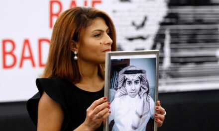 عائلة المدون المعتقل “رائف بدوي” تعلن انتهاء محكوميته وتنتظر الإفراج عنه