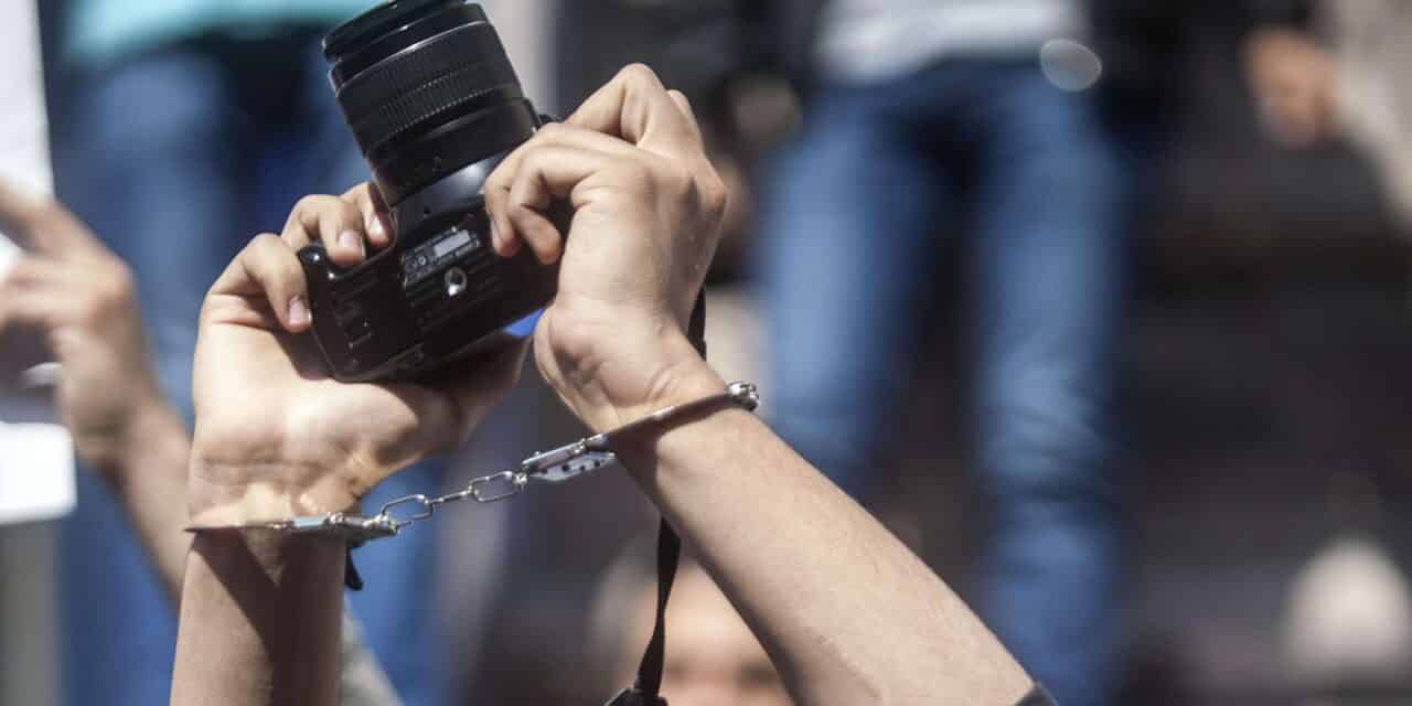 الدوافع القمعية في تقييد حرية الصحافة والإعلام بالسعودية