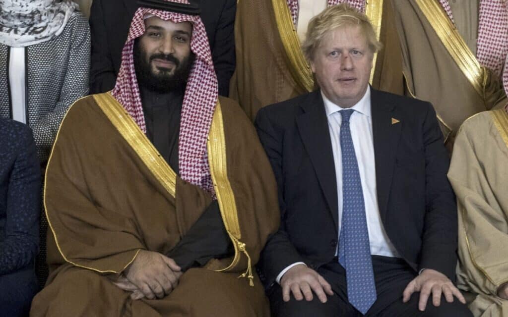 رئيس الوزراء البريطاني يزور الرياض رغم الانتقادات بسبب مجزرة الإعدامات
