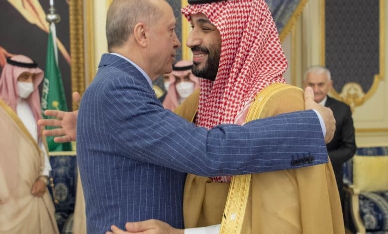 تراجع الأيديولوجيا في التنافس بين السعودية وتركيا وتقدم المصالح