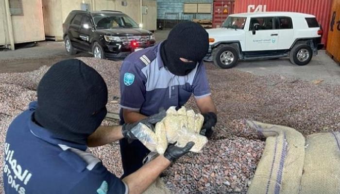 “جيوبوليتكال” تكشف تورط أمراء سعوديون في تهريب المخدرات إلى داخل المملكة