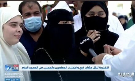 فتاة سعودية تستغل ظهورها على قناة رسمية لتتواصل مع أخيها المعتقل