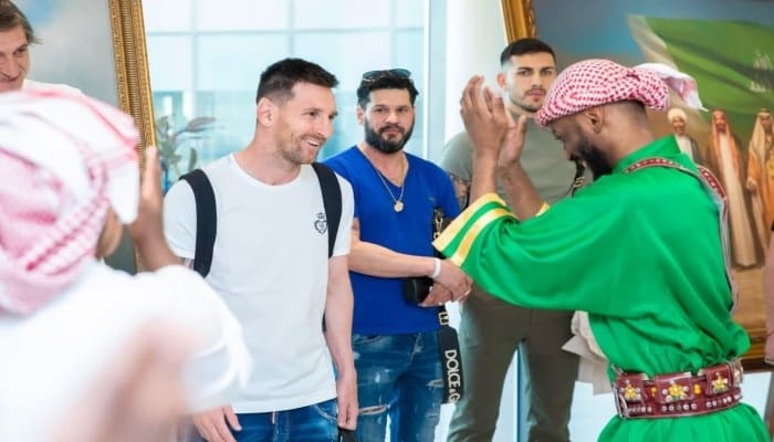 دعوات حقوقية ومن أسر معتقلي الرأي لـ”ميسي” لرفض منصب سفير السياحة بالسعودية