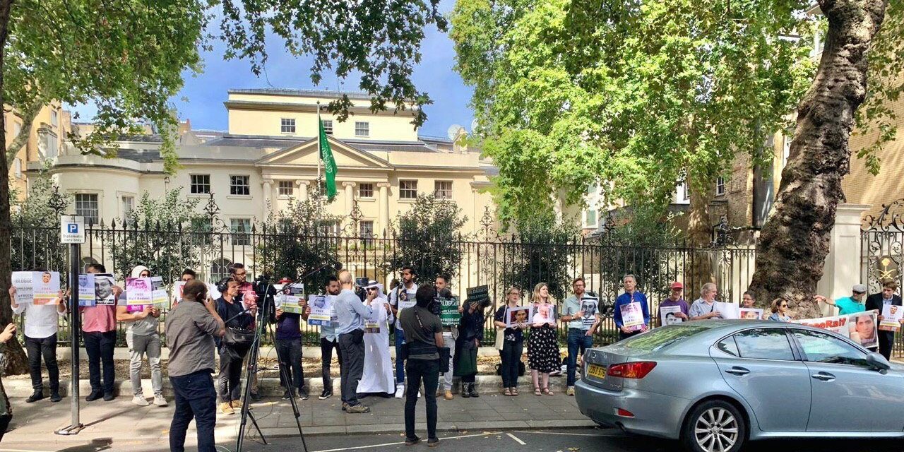 وقفة احتجاجية أمام السفارة السعودية بلندن لإطلاق سراح وليد أبو الخير
