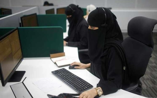 انتقادات حقوقية للتمييز “الصارخ” ضد المرأة داخل سوق العمل في السعودية