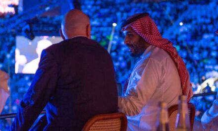 غضب دولي من رئيس “الفيفا” بسبب ضحكاته مع “ابن سلمان”