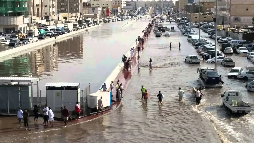 السعودية: غرق الأحياء والمدن يتكرر وتطفو ملفات الفساد الحكومية