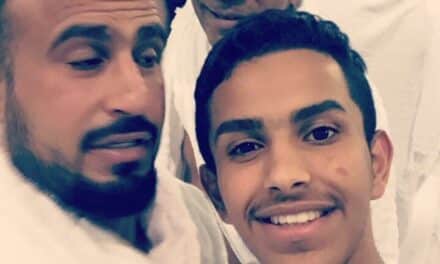 عقب اعتقال نجله.. عبد العزيز الدخيل يعلن انقطاع التواصل مع عائلته داخل المملكة