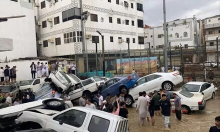 انتقادات لاذعة للفشل الحكومي في التعامل مع أزمة السيول في مكة المكرمة