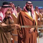 ناشط سعودي يكشف عزل “ابن سلمان” لوالده الملك في نيوم لهذا السبب