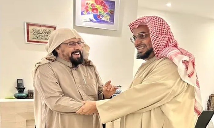 الناشط السعودي “سعيد الغامدي” ينشر صورًا مع الداعية “عماد المبيض” بعد خروجه من المملكة