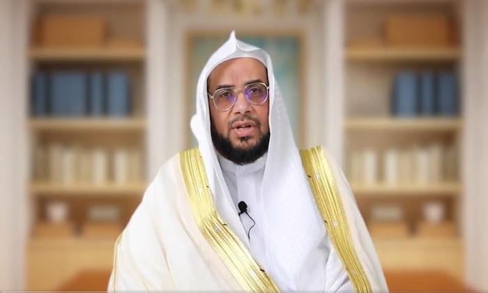 ناشط سعودي يكشف العلاقة بين الداعية “المبيض” والازدحام الشديد على جسر الملك “فهد”