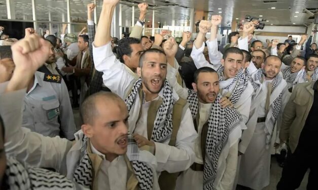 الحوثيون يحرجون “ابن سلمان” ويؤكدون أن من أفرجت عنهم السعودية غير تابعين لها!
