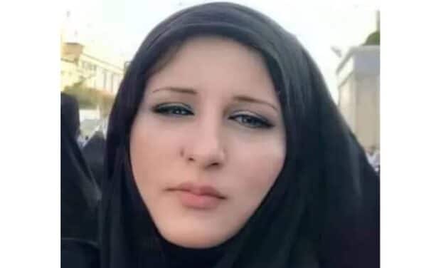 نجل الصحفية المصرية “رانيا العسال” يؤكد اعتقالها أثناء أدائها العمرة ويطالب بإطلاق سراحها
